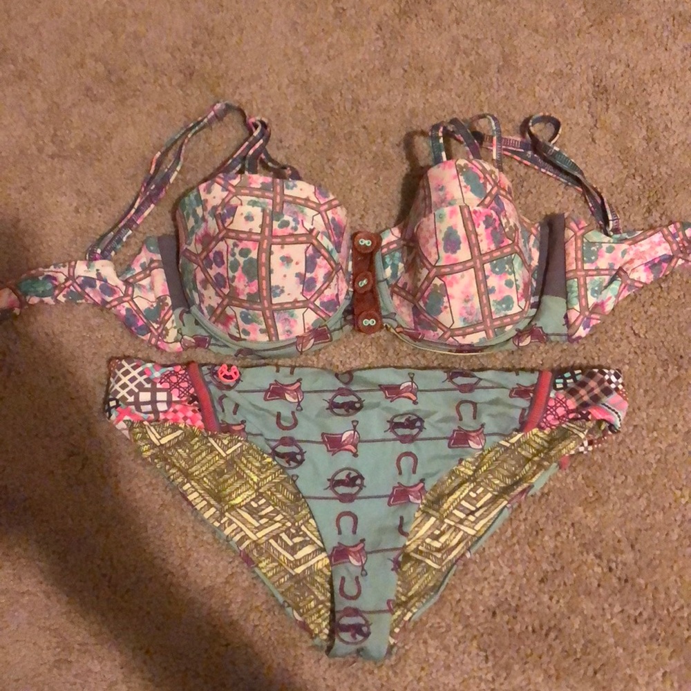 Maaji L top and L bottoms